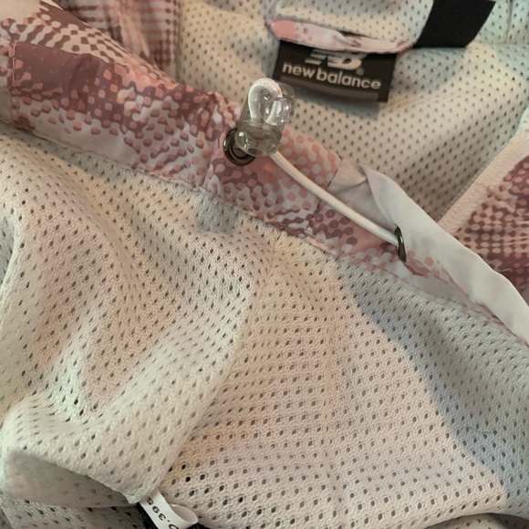 New Balance Camo Lightweight Windbreaker Medium - Picture 11 of 11